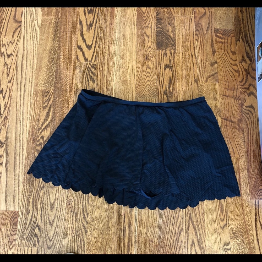 Black Swim Skirt with scalloped edge, Torrid, 3X
